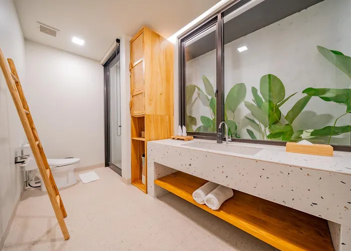 Umah Jerapah Canggu, Exquisite Brand New 2br - 10 Minutes To Batu Bolong チャングー