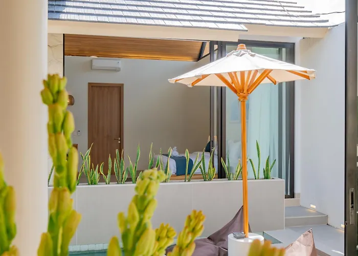 Umah Jerapah Canggu, Exquisite Brand New 2br - 10 Minutes To Batu Bolong チャングー